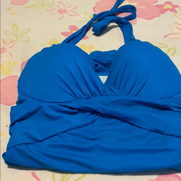 VS The Unforgettable one-piece Swimsuit. - Picture 3 of 5